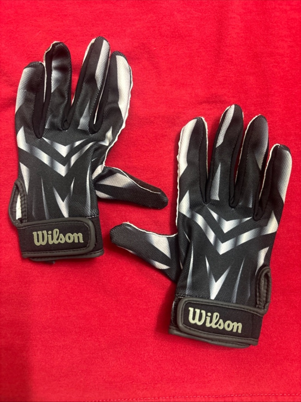 Wilson Kids Black & White Receiver Football Gloves Youth Medium GUC